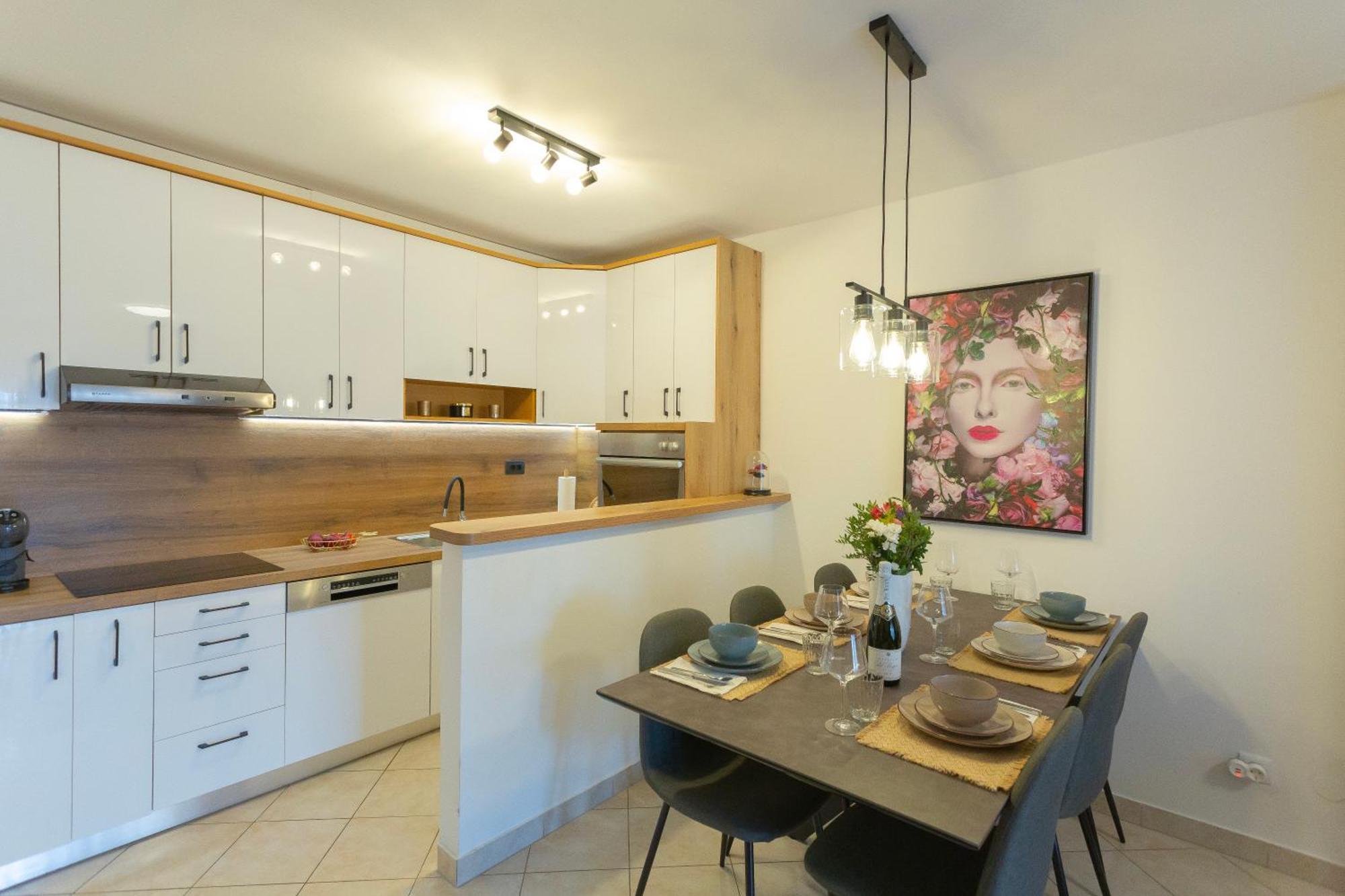 New Delux Green Garden Apartment With Hotube **** Split Bagian luar foto